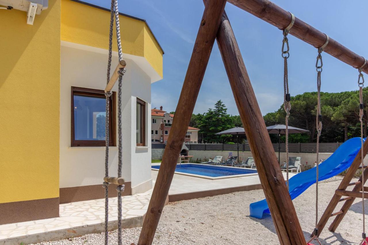 Modern Villa Eve In Medulin With Pool Near The Beach Exterior foto