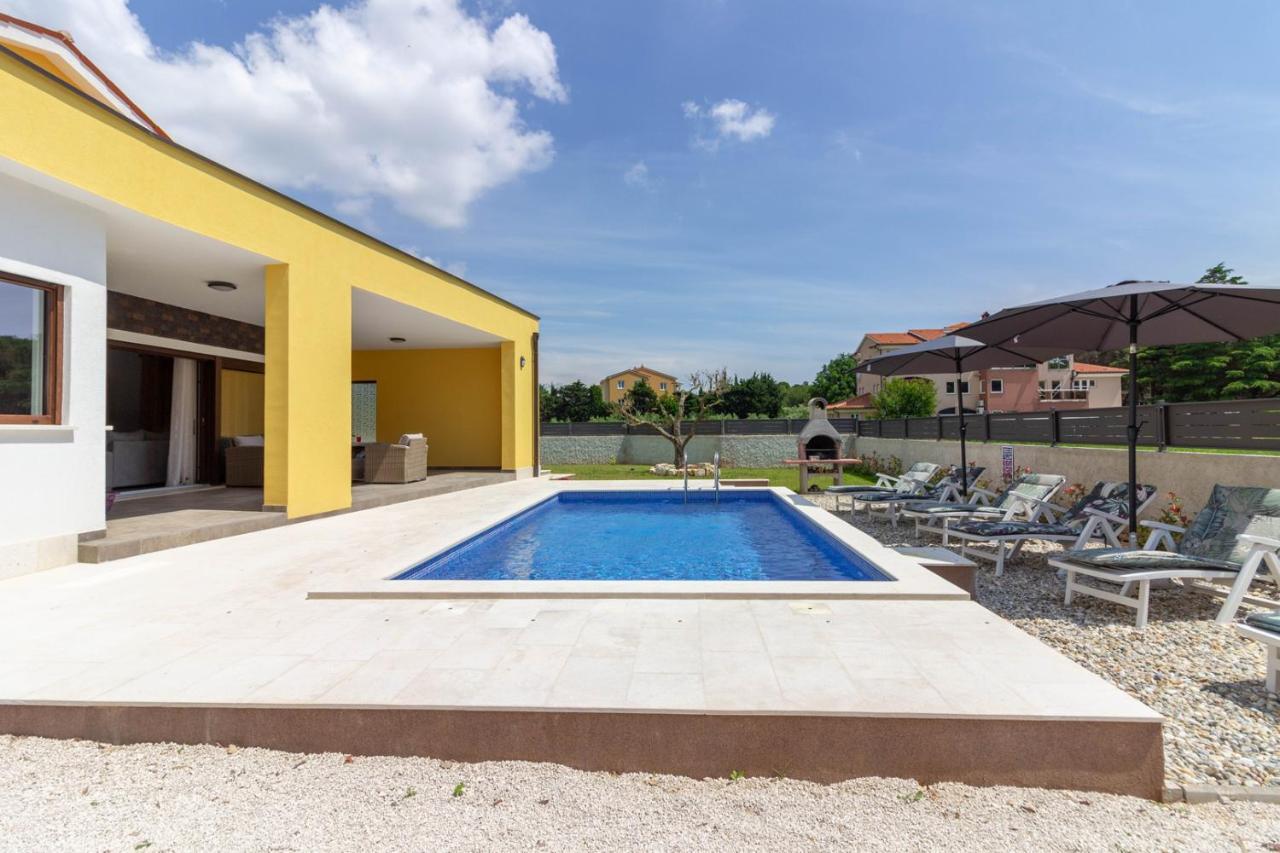 Modern Villa Eve In Medulin With Pool Near The Beach Exterior foto