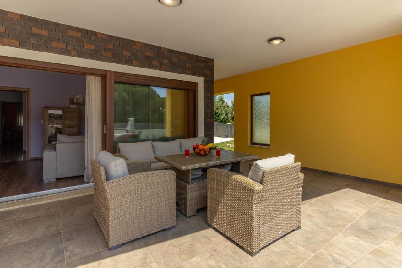 Modern Villa Eve In Medulin With Pool Near The Beach Exterior foto