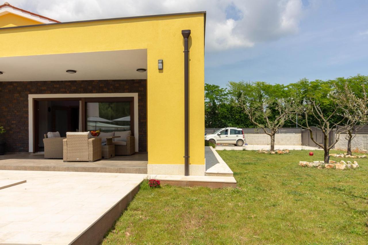 Modern Villa Eve In Medulin With Pool Near The Beach Exterior foto